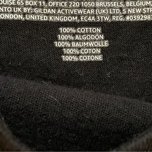 Mattel Barbie Cropped Crew Neck T-shirt Black With Barbie in Pink Writing Small - Picture 8 of 9